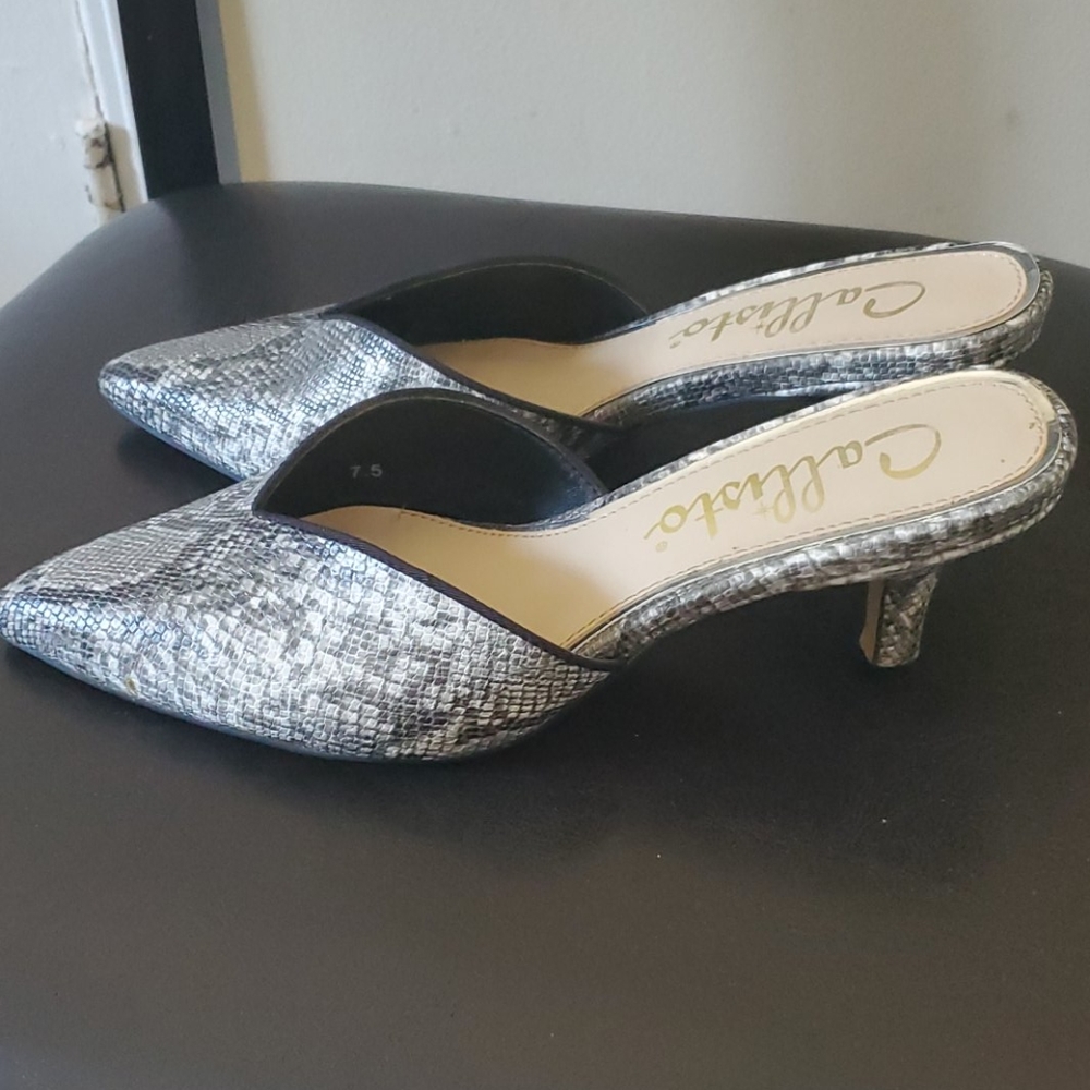 Shoes - Picture 2 of 3